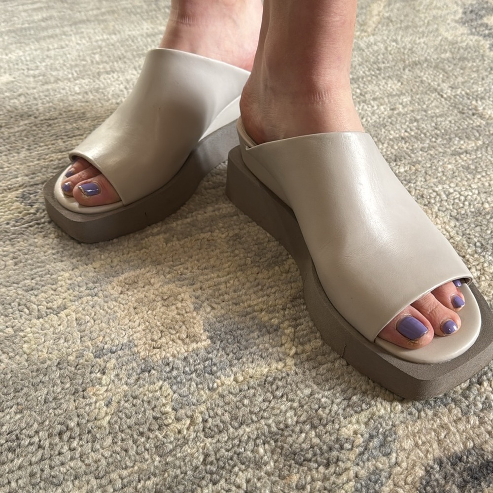 Naked Feet Women's Cream Slide Sandals - Picture 2 of 7